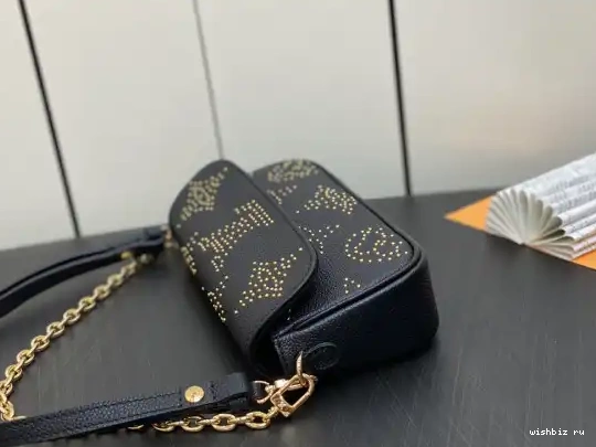 WIS Chain on Wallet Ivy LOUIS VUITTON 0424